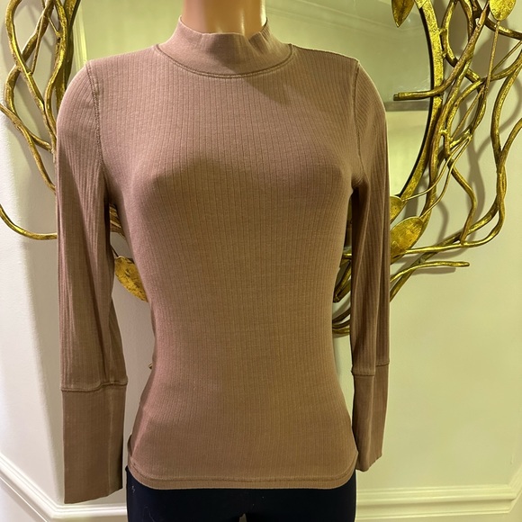 Free People Tops - FREE PEOPLE turtle neck